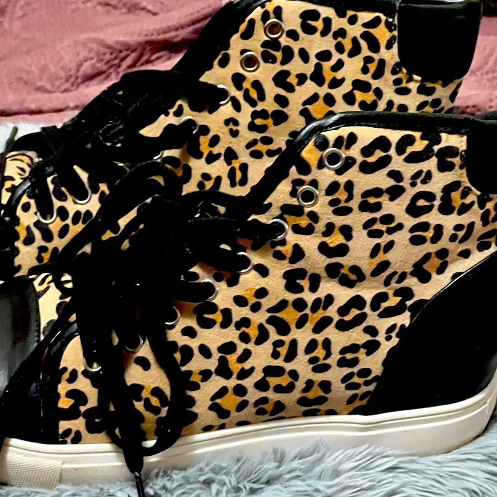 Used but barely worn Nasty Gal leopard print suede shoes.